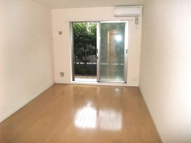 居室・リビング　★広々９．２帖洋室★