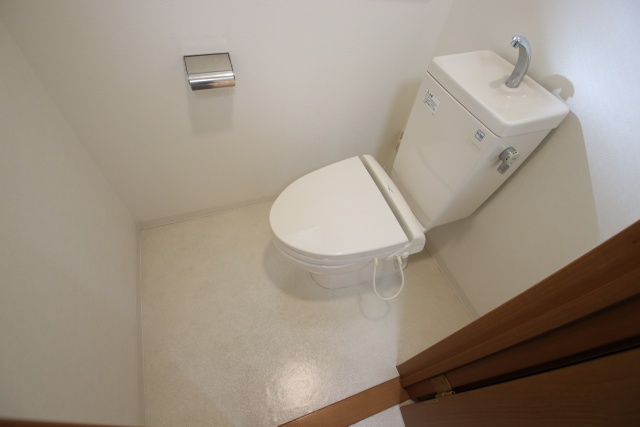 トイレ　※別号室の参考写真となります