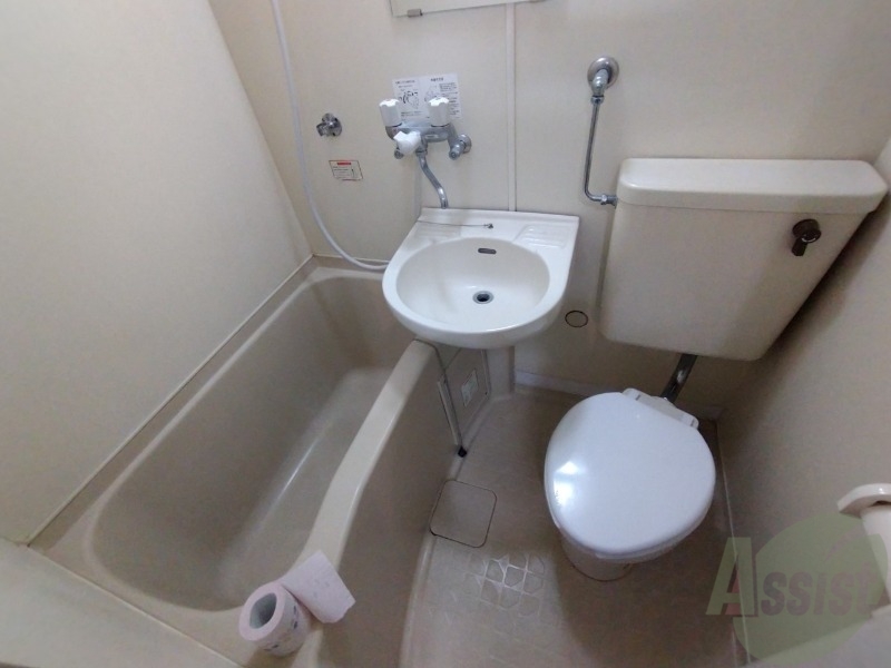 バス・シャワールーム　ユニットバスです。疲れを癒すのに欠かせませんね！