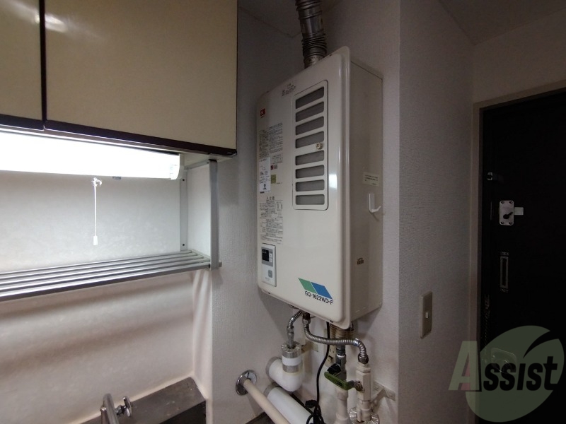 その他設備　給湯器は簡単操作で温度調整ができますよ。