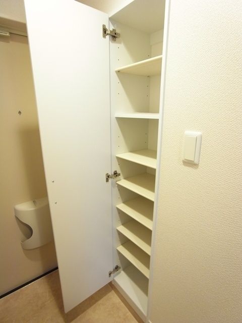 玄関　玄関収納も充実ですね