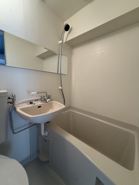 バス・シャワールーム　同物件別号室のものです。