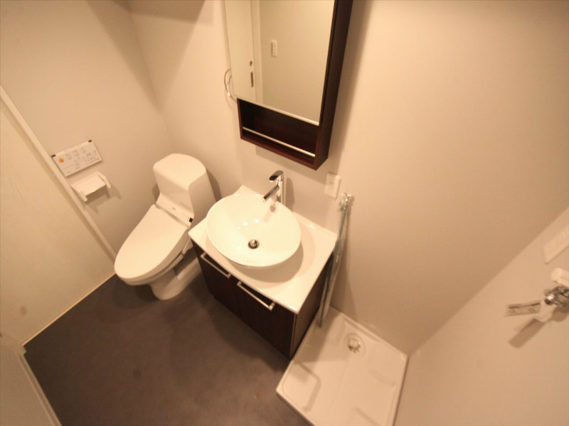 洗面設備　脱衣所　デザイン独立洗面台付　洗濯機ご用意できます