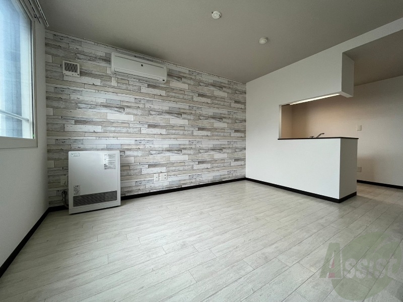 居室・リビング　フローリングと壁のカラーが明るい雰囲気ですね！