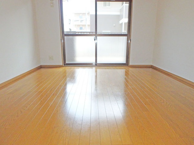 居室・リビング　７．３帖の洋室！