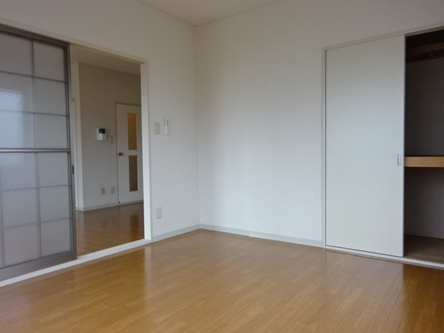 駐車場　写真は201号室です。(参考)