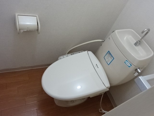 トイレ　写真は201号室です。(参考)