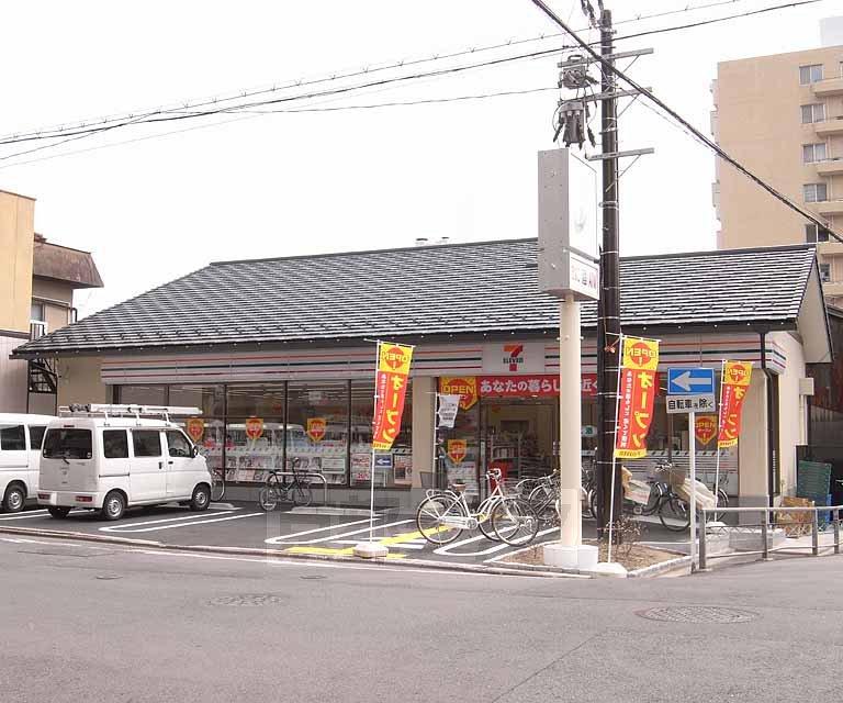 コンビニ　セブンイレブン京都堀川今出川（コンビニ）まで300m