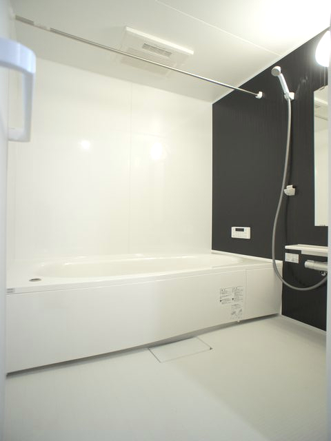 バス・シャワールーム　追い焚き機能付きです♪