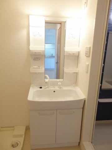 洗面設備　スペースが確保できる洗面所です