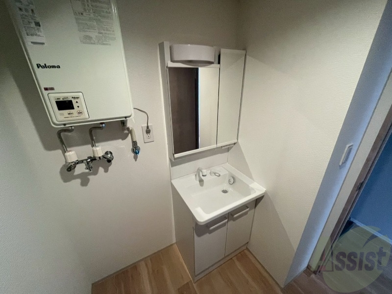 洗面設備　独立洗面台です。大きくてよいですね。シャンプーもできます！