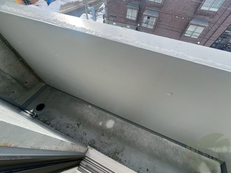 バルコニー　バルコニーです。洗濯物を干すもよし、一息つくもよしですね。