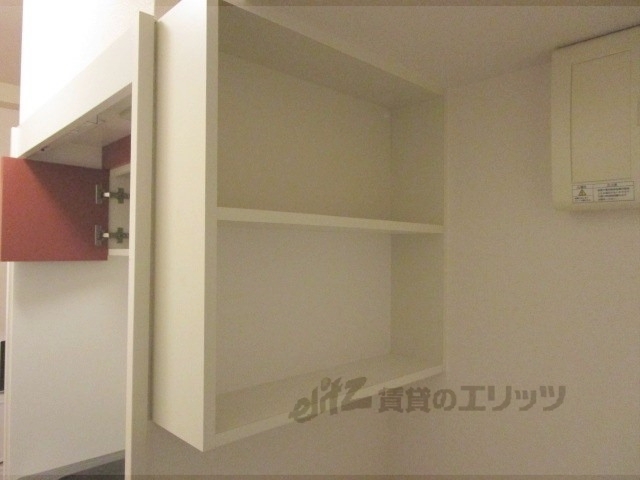 収納　洗濯機上