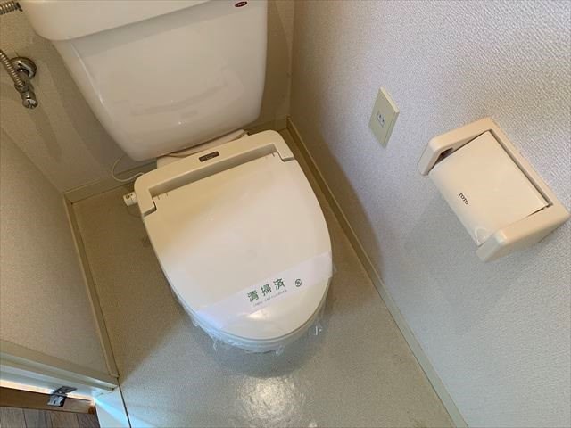 トイレ　温水洗浄便座付トイレ