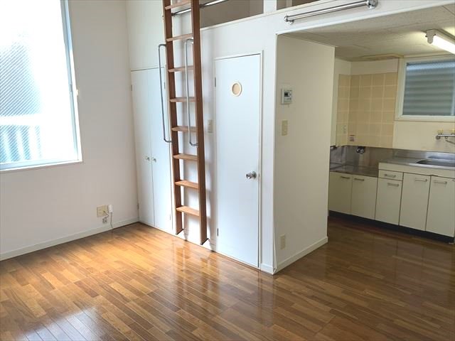 その他設備　2面採光で明るい