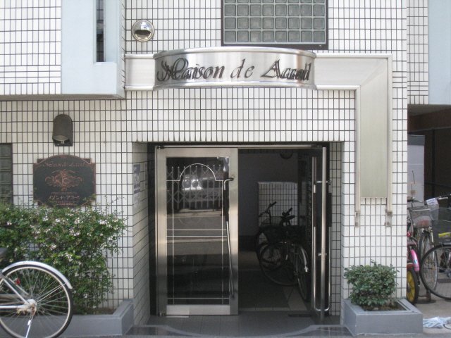 エントランス　落ち着いたエントランスです