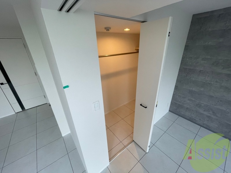 収納　クローゼットは奥行きもあり、荷物が多い方でも安心です。