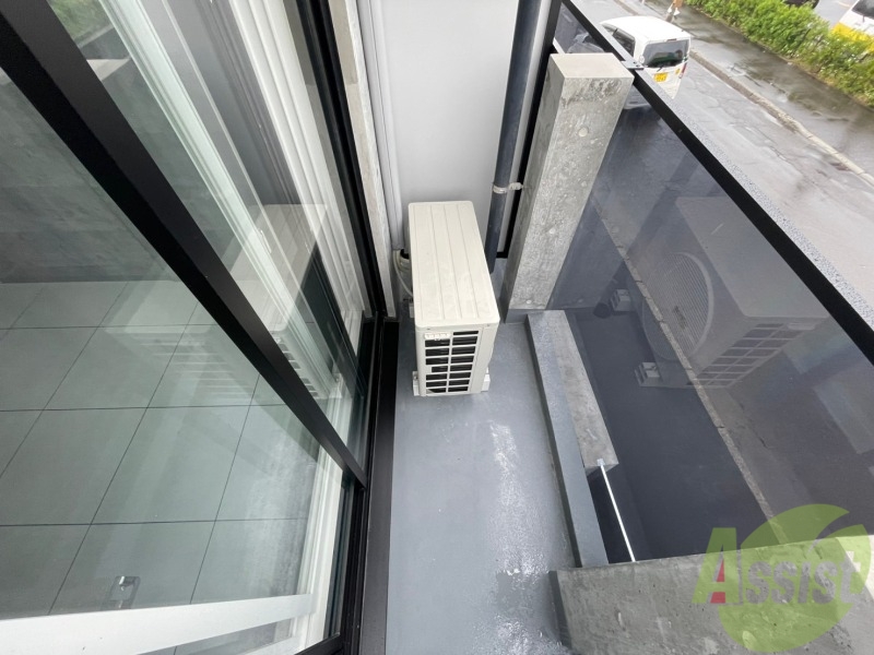 バルコニー　バルコニーは幅があり、広い印象を受けました。