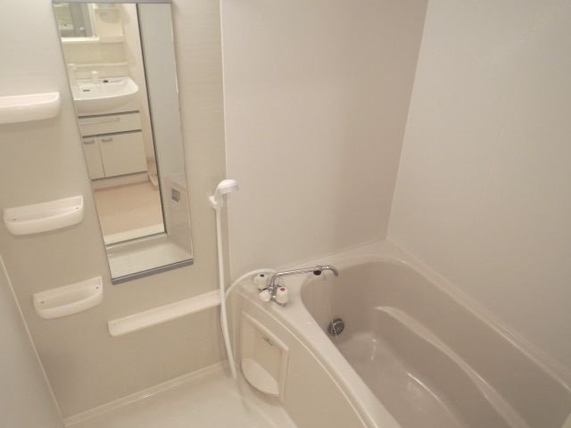 バス・シャワールーム　落ち着いた空間のお風呂です