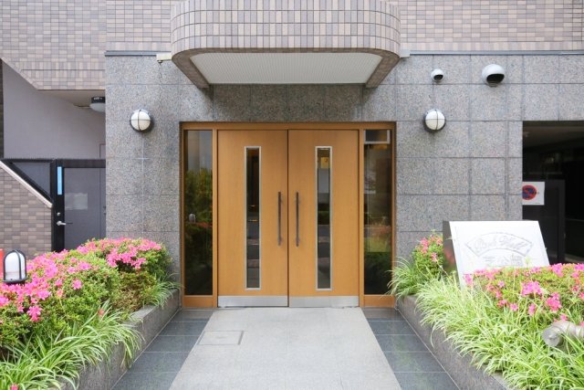 エントランス　落ち着いたエントランスです