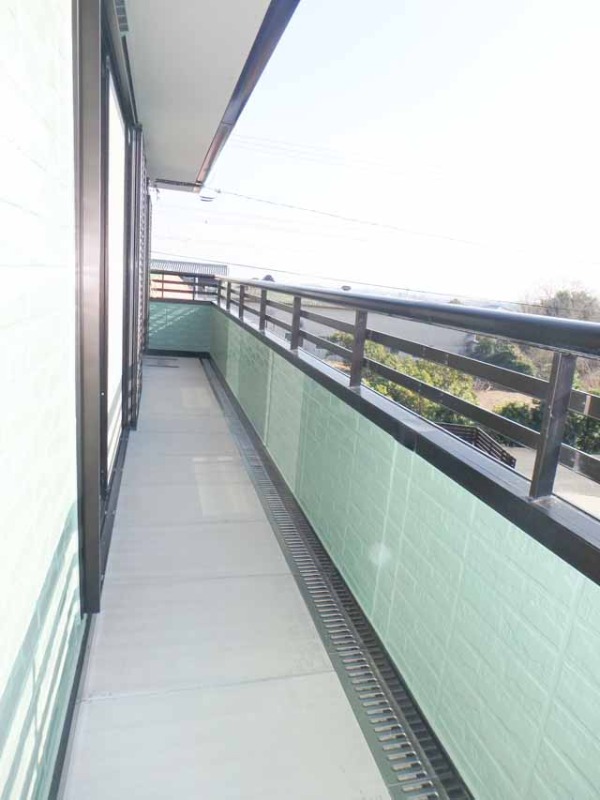 バルコニー　南東向きで日当たり良好♪