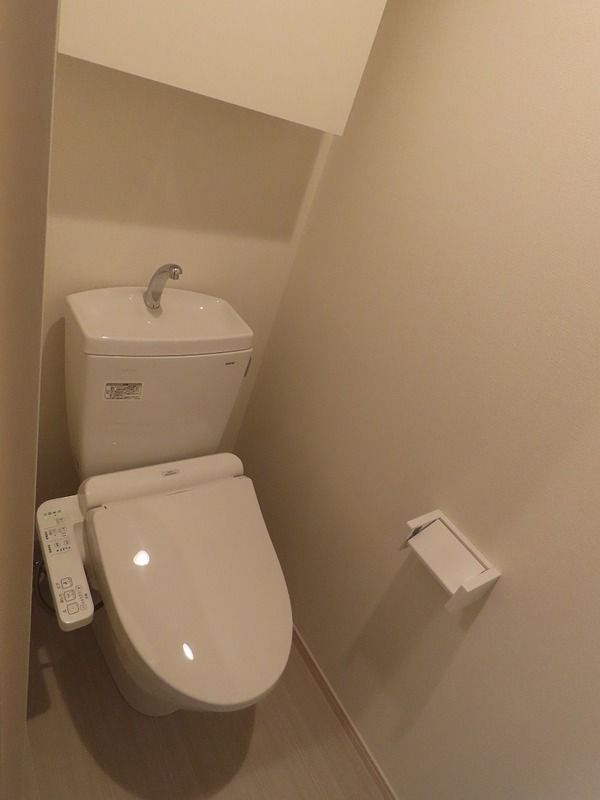 トイレ　別部屋参考写真となります