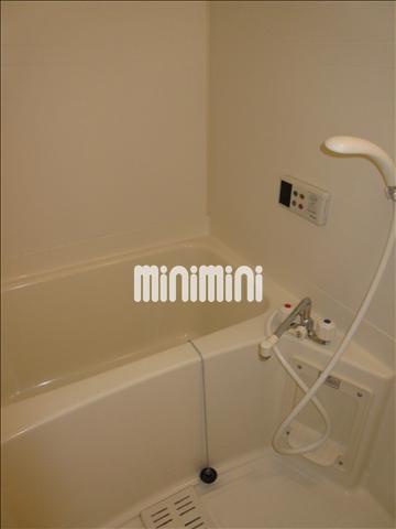 バス・シャワールーム　清潔感のあるバスルーム