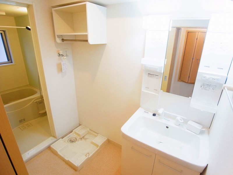 洗面設備　同系モデル内装