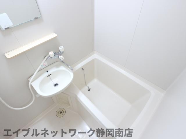 バス・シャワールーム　日々の疲れを癒すお風呂付です