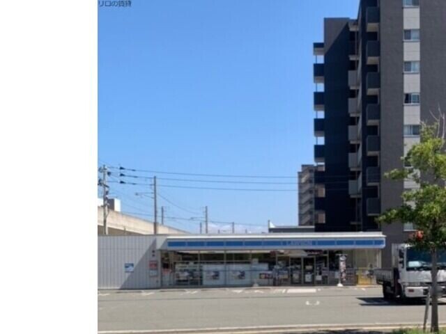 コンビニ　ローソン九大学研都市駅前店（コンビニ）まで1693m