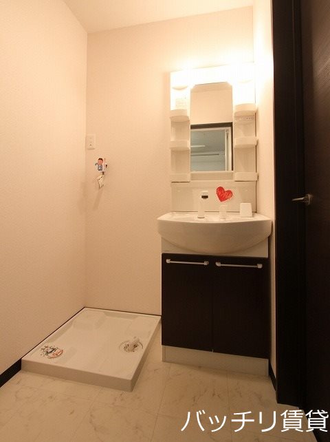 洗面設備　※同型タイプの為現状優先