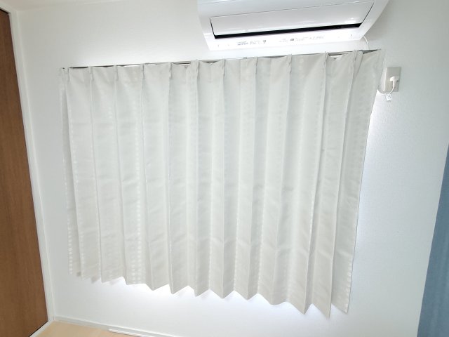 その他設備　新品カーテン付きです