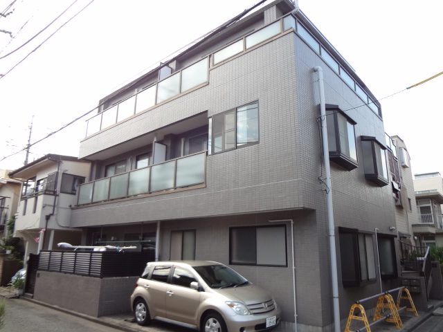 建物外観　南向きバルコニーで陽当たりの良いマンションです♪