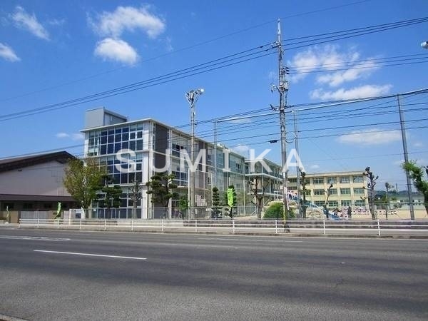 小学校　岡山市立西小学校（小学校）まで1067m