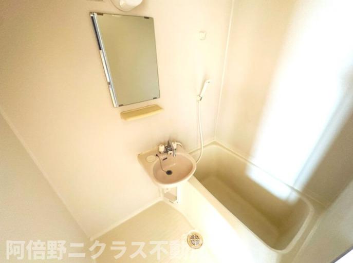バス・シャワールーム　内装は別部屋の参考写真です。