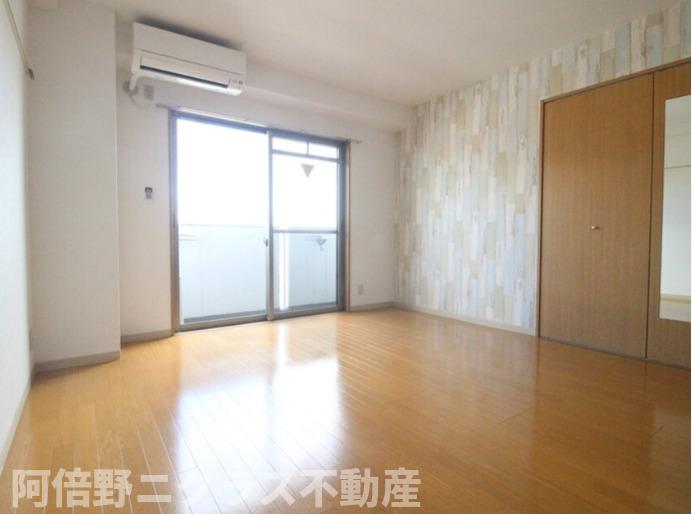 居室・リビング　内装は別部屋の参考写真です。