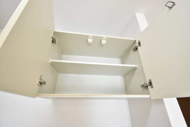 収納　キッチン　吊戸棚