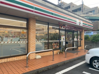 コンビニ　セブンイレブン 横浜松見町3丁目店（コンビニ）まで632m