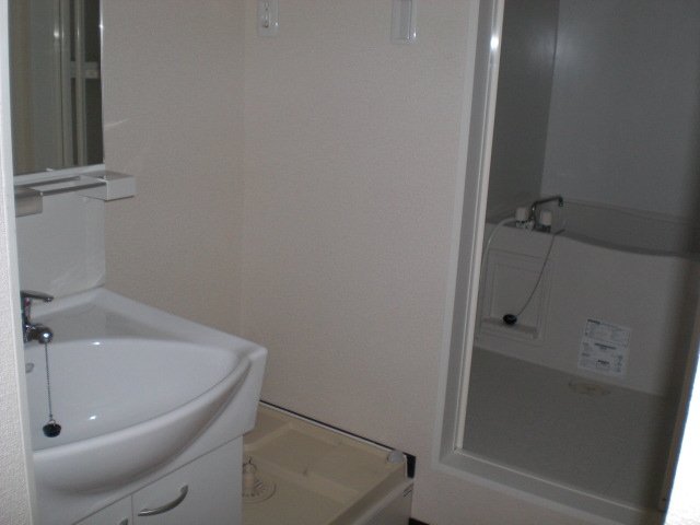 バス・シャワールーム　使いやすい洗面所！洗面台の隣に洗濯機が置けます