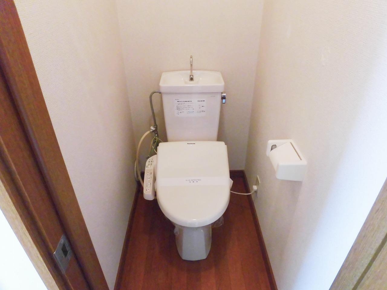 トイレ　温水洗浄便座