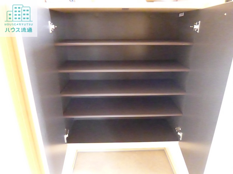 玄関　※反転タイプのお写真です