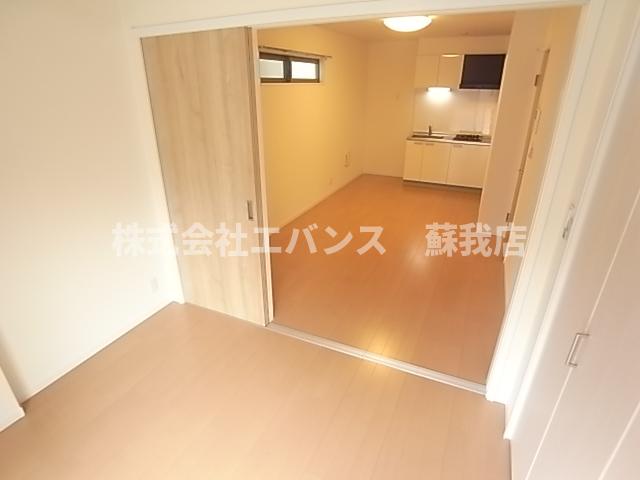 その他部屋・スペース　開放的な寝室です