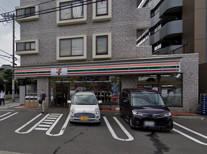 コンビニ　セブンイレブン（コンビニ）まで955m