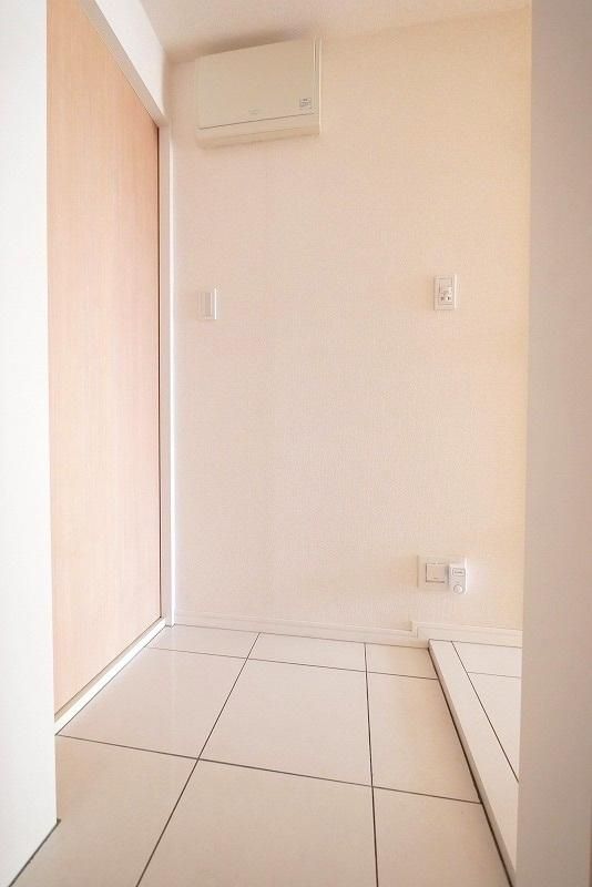 玄関　ARTESSIMO　LINK　CROSS　荒川区西日暮里2