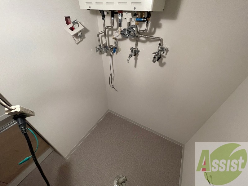 その他　洗濯機置場は室内にあるのでもちろんいつでも洗濯できます。