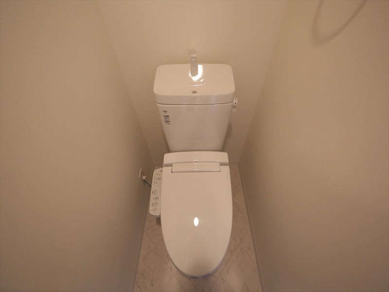 トイレ　温水洗浄暖房便座付トイレ