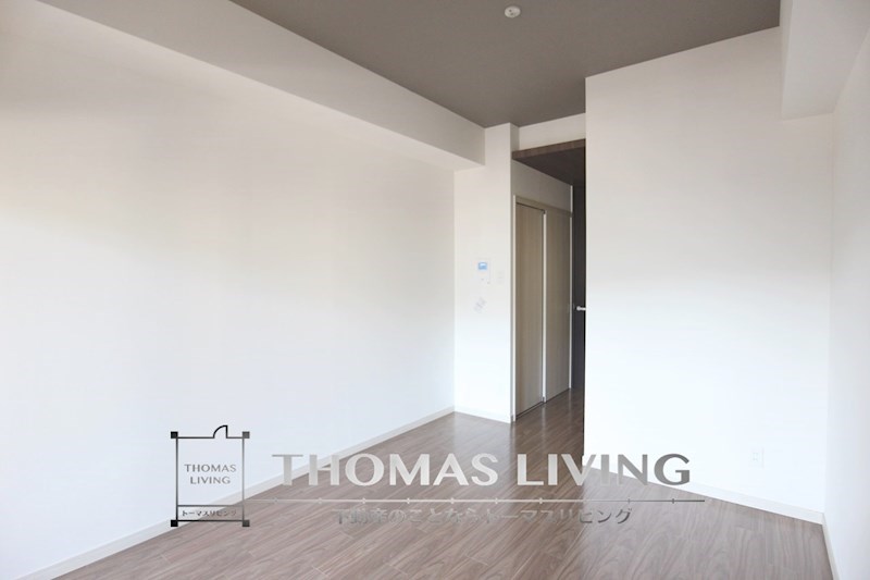 居室・リビング　7.8帖の洋室です。