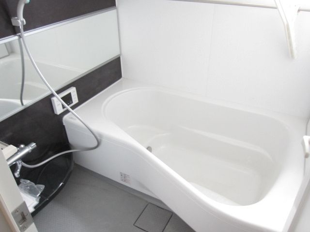 バス・シャワールーム　★大きなバスタブでゆったりバスタイムをどうぞ★