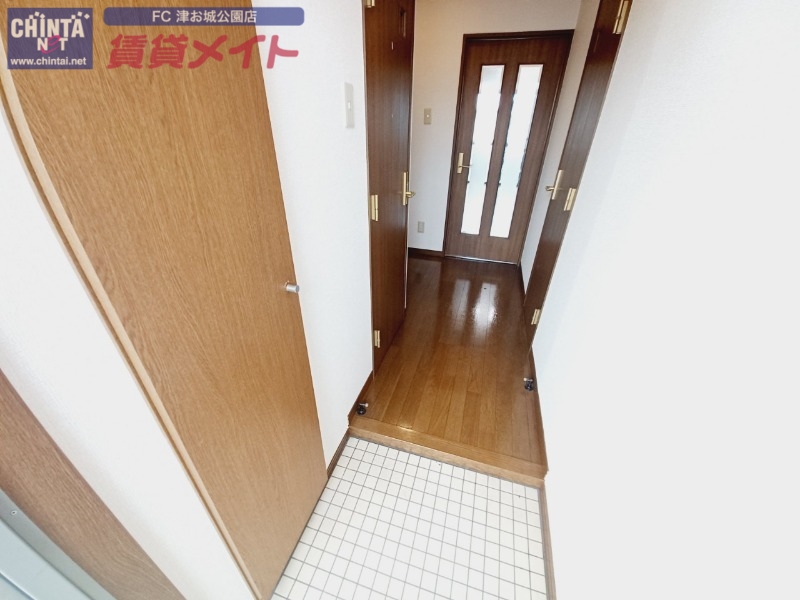 コーポバロン中野の玄関写真