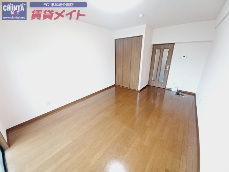 コーポバロン中野の居間写真